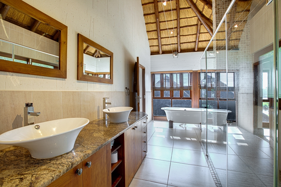 5 Bedroom Property for Sale in Cloudy Creek Free State